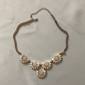 White Flower Statement Necklace‎